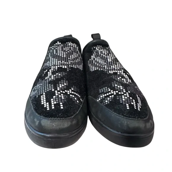 Donald J Pliner Mylasp Embellished Floral Black Suede Sneaker Size 7 - Picture 4 of 16